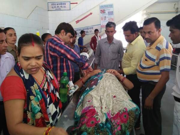 लड्डू ने लुटवा दिया, अस्पताल का ही होना चाहिए इलाज