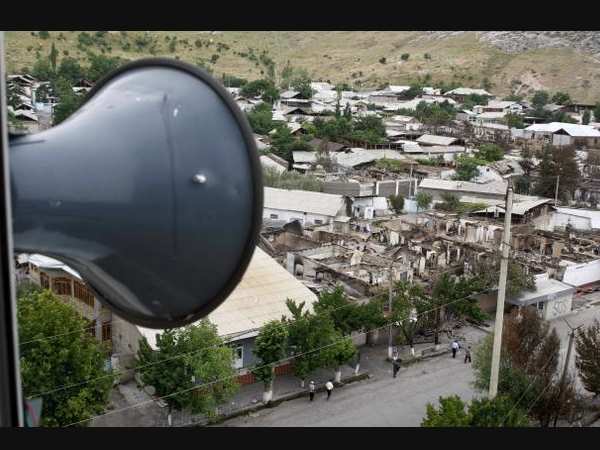 'हम यहां किसी भी तरह से अपने धर्म को व्यक्त नहीं कर सकते हैं'