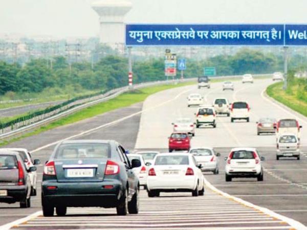 यमुना एक्सप्रेस पर दर्दनाक हादसे में 3 मरे, गाड़ियां टकराईंं