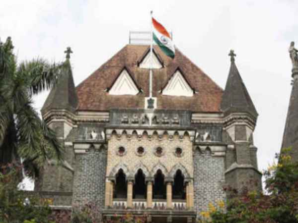 पुणे के कई इलाकों में पानी की भारी किल्लत, हाईकोर्ट ने नए घर बनाने पर लगाए रोक पुणे के कई इलाकों में पानी की भारी किल्लत, हाईकोर्ट ने नए घर बनाने पर लगाए रोक