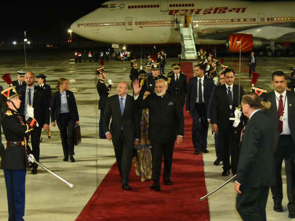 रूस के बाद अब पेरिस पहुंचे पीएम मोदी, जानिए किन-किन मुद्दों पर हो सकती है चर्चा रूस के बाद अब पेरिस पहुंचे पीएम मोदी, जानिए किन-किन मुद्दों पर हो सकती है चर्चा