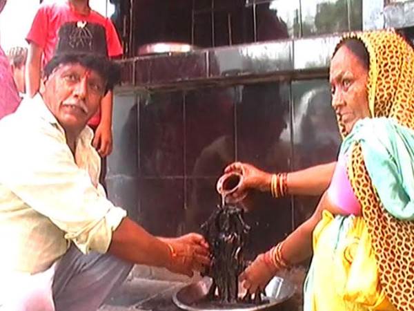 किशन पर साईं कृपा तो मुन्नी बेगम हुईं शनि देव की जोगन किशन पर साईं कृपा तो मुन्नी बेगम हुईं शनि देव की जोगन