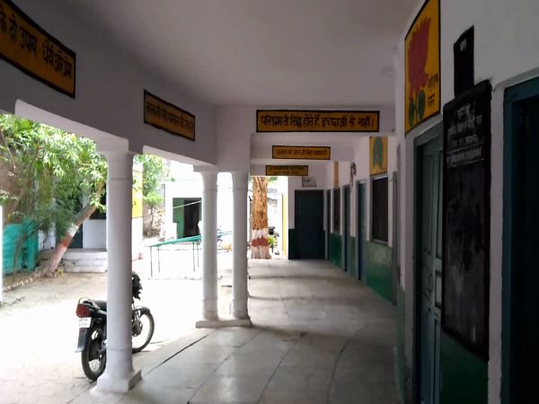 VIDEO: सरकारी स्कूल को बना रखा है मकान, विभाग को किराये से है मतलब