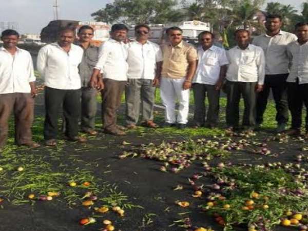 महाराष्ट्र में किसानों की हड़ताल, शहरों में नहीं पहुंचने देंगे सब्जी और दूध