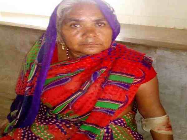 मां ने पेंशन का पैसा नहीं दिया तो दोनों बेटे,बहू बन गए हैवान मां ने पेंशन का पैसा नहीं दिया तो दोनों बेटे,बहू बन गए हैवान