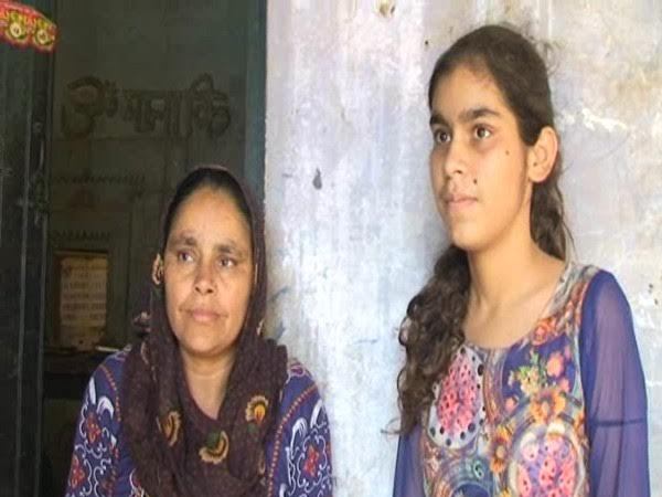 कॉपी न खरीद पाने वाली बेटी ने पिता की मौत के बाद सपना किया साकार 
