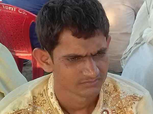 जयमाल के समय दुल्हन के साथ ऐसा काम कर बैठा दूल्हा, हुई धुनाई जयमाल के समय दुल्हन के साथ ऐसा काम कर बैठा दूल्हा, हुई धुनाई