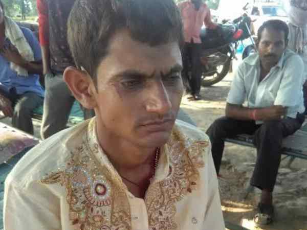 जयमाल के समय दुल्हन के साथ ऐसा काम कर बैठा दूल्हा, हुई धुनाई जयमाल के समय दुल्हन के साथ ऐसा काम कर बैठा दूल्हा, हुई धुनाई