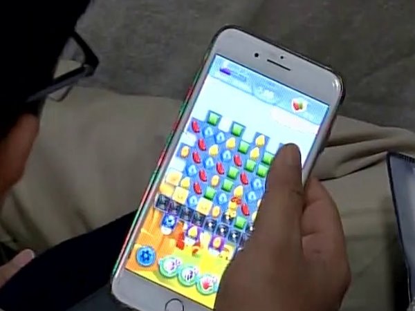 नीतीश बिहार को गुजरात बनाने की कर रहे थे बात, पुलिस थी Whatsapp पर बिजी