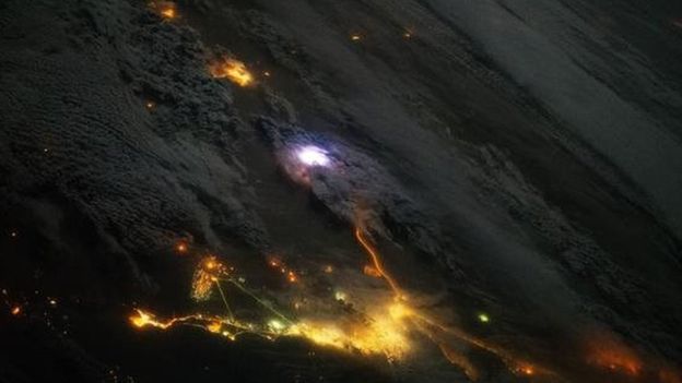 बिजली गिरने पर इन बातों का रखें ध्यान