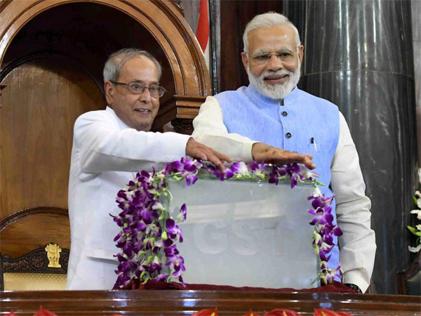 जीएसटी हुआ फिट तो पीएम मोदी होंगे हिट जीएसटी हुआ फिट तो पीएम मोदी होंगे हिट