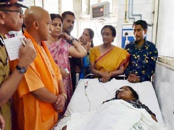 मार्च में महिला से मिले थे योगी