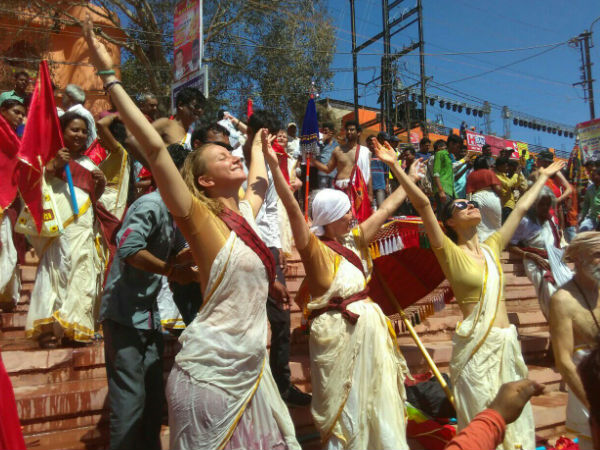 धर्म के नाम पर पाखंड धर्म के नाम पर पाखंड