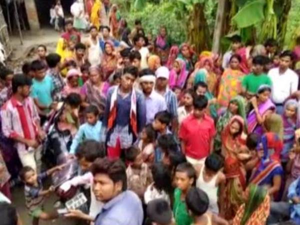 लड़के को तो गांव भर ने मारा, लड़की के बाप को बचाने कोई नहीं आया