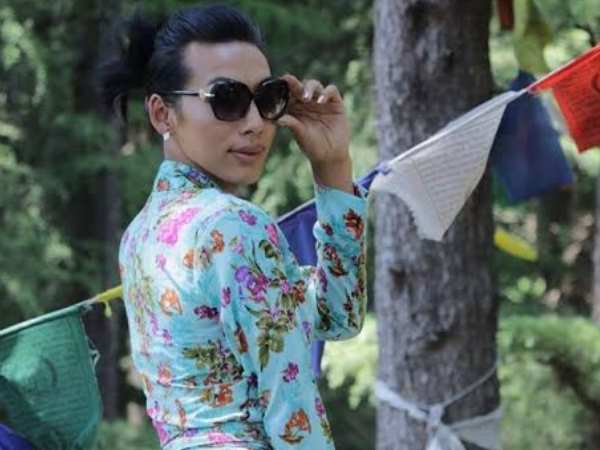 भिक्षु का लिबास त्याग पहनने लगीं स्कर्ट