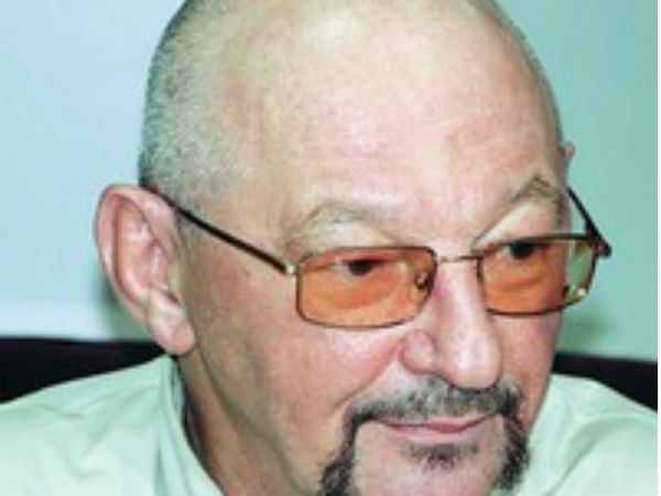 एर्नस्ट मुल्दाशिफ का जन्म 1948 में