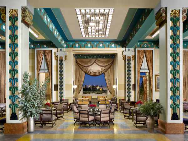 खाने से लेकर फूल तक, सब कुछ भारतीय