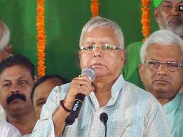 लालू ने नीतीश को इशारा किया है