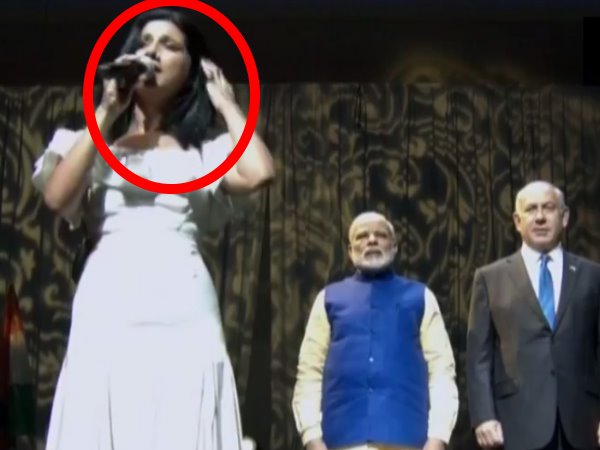 हाथ हिलाती रही लड़की