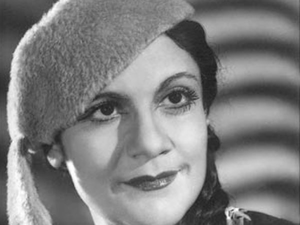  वो प्रमिला नाम से चर्चित हुईं