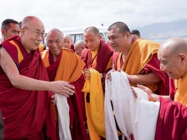 बौद्ध अनुयायी उनको मानते हैं भगवान