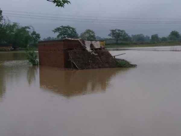 मड़िहान के रैकल में भी बाढ़ की स्थिति
