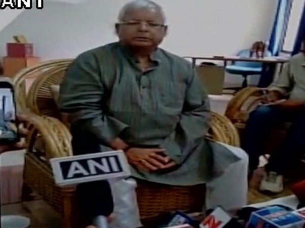 12 ठिकानों पर सीबीआई ने की छापेमारी 