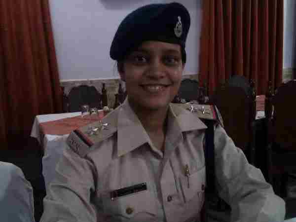महिला पुलिस अधिकारी ने ली रिश्वत