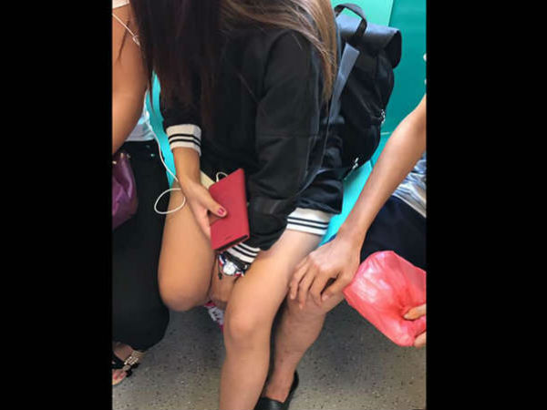 मेट्रो में लड़की से अश्लील हरकत