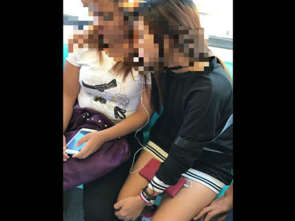 जांघ पर हाथ फेरता है शख्स