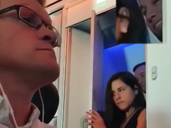 पहले निकली लड़की फिर लड़का