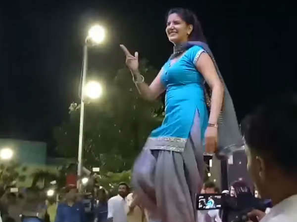  देर से पहुंची सपना