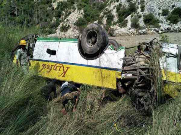 PICs: शिमला बस हादसे में 28 लोगों के निकाले गए शव और मौतों की जताई जा रही है आशंका