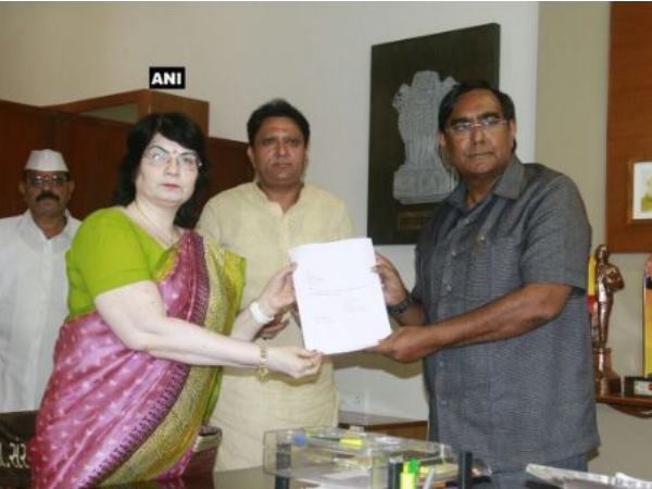 गुजरात में कांग्रेस के 3 विधायकों ने पार्टी से दिया इस्तीफा