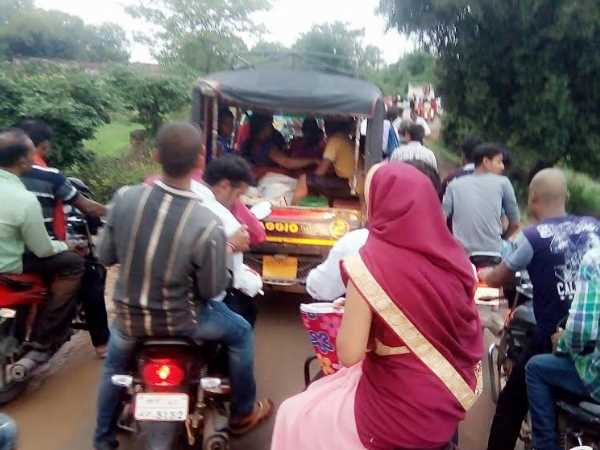 झरने में बह गए चार अभी भी लापता