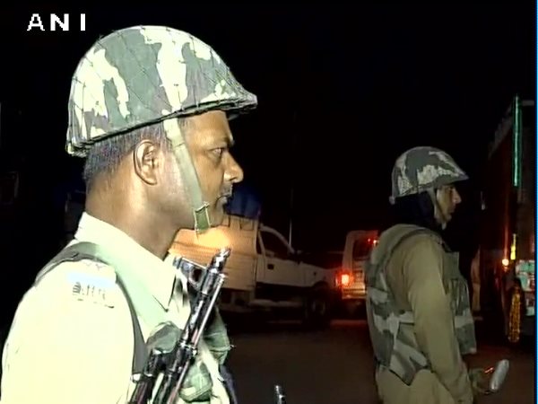 काफिले का हिस्सा नहीं थी बस