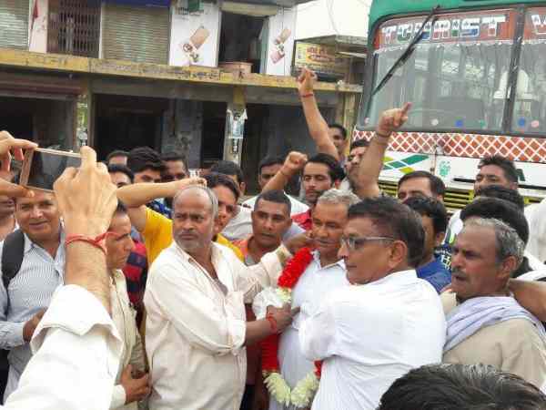 सबसे आगे लगी थी सहारनपुर यात्रियों की बस