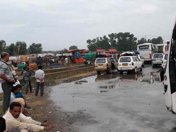 यात्रियों ने बताई हमले की असली वजह!