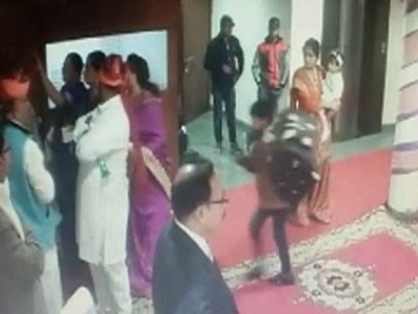 यहां बच्चों को चोरी करने के लिए किराए पर दिया जाता है