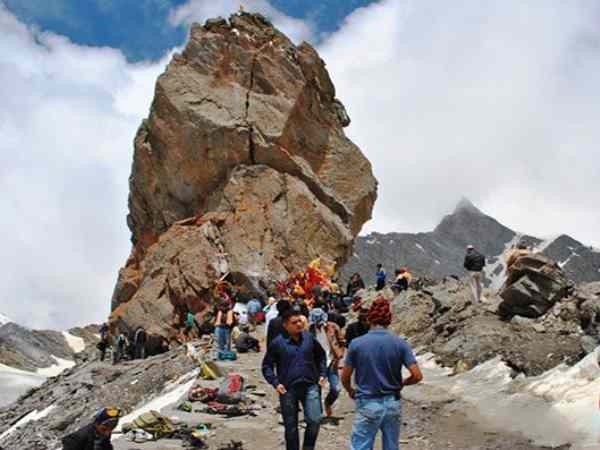 सुंदर घाटियों के बीच से गुजरता है ट्रैक