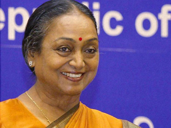 लड़ाई मनुवादी सोच थोपने वालों से