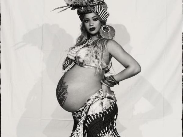 प्रेग्नेंसी की तस्वीरें भी हुई थी वायरल