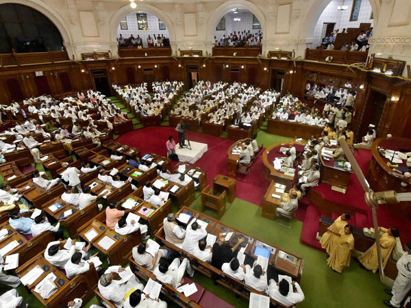 सदन के भीतर ही किसी पर शक