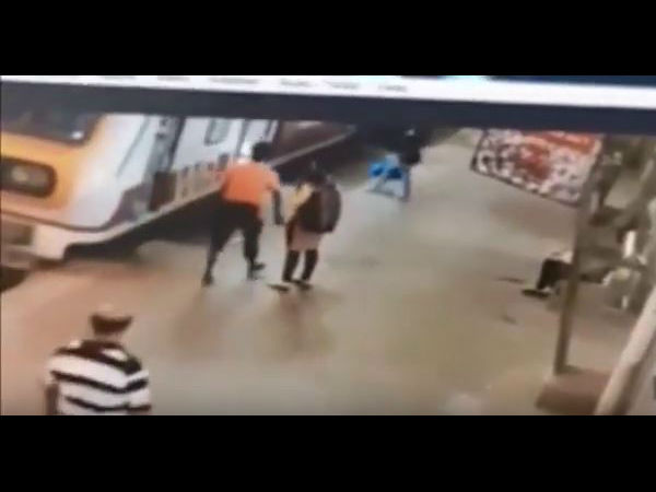 प्राइवेट पार्ट को छूकर भागा प्राइवेट पार्ट को छूकर भागा