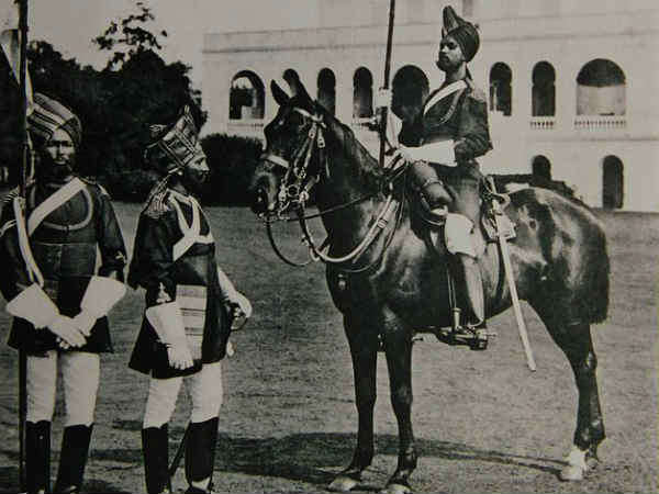 राजा चैत सिंह ने सैनिकों की संख्या की 100 राजा चैत सिंह ने सैनिकों की संख्या की 100