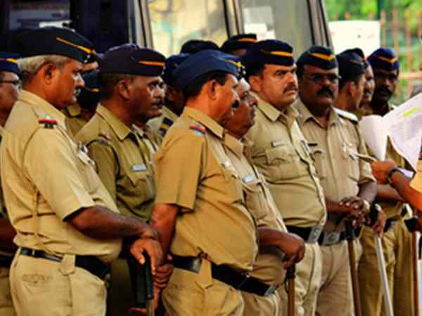 आरोपी को किया गया पुलिस के हवाले