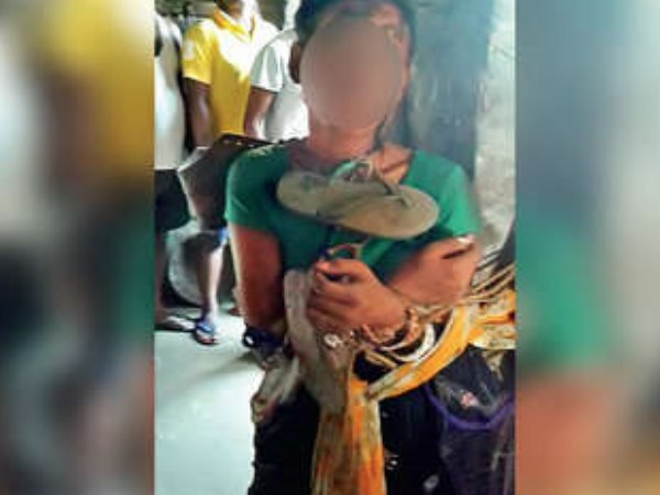 पहनाई गई चप्पलों की माला, मुंह किया गया काला