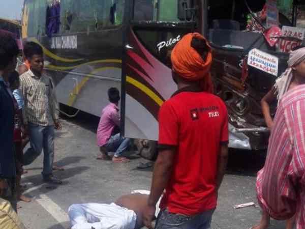 बस और ऑटो में हुई जबर्दस्त टक्कर