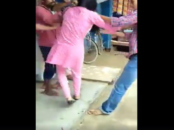 लड़की के साथ मार-पीट लड़की के साथ मार-पीट