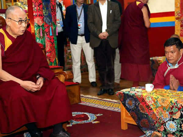 दलाई लामा का स्‍वागत 